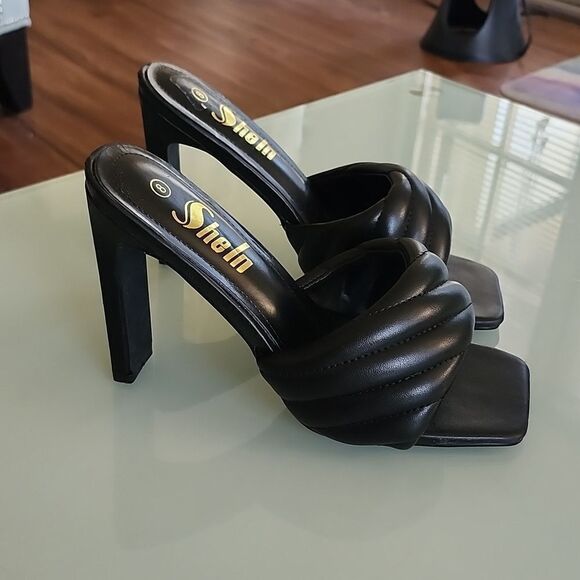 Chunky Heels - Picture 2 of 9